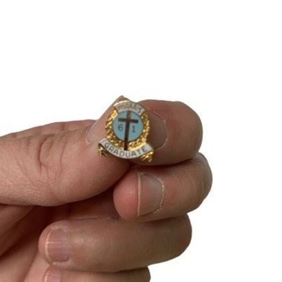 Vintage 1961 Pararis Graduate Christian Catholic Gold Tone Cross Pin - Picture 1 of 4